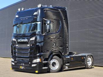 S590 V8 / 4x2 / FULL AIR / RETARDER / 2 X TANK